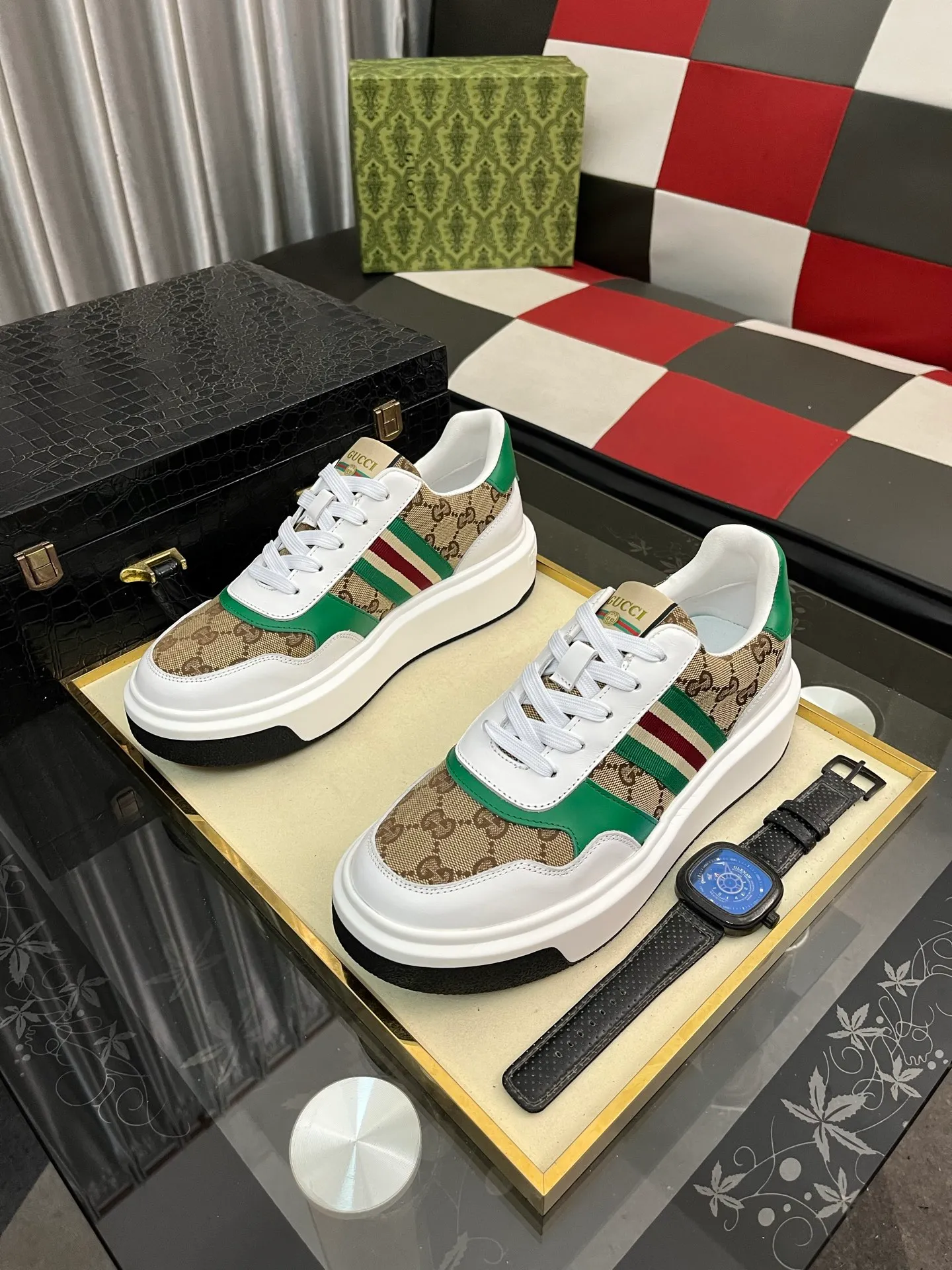Men's Men's Shoes 💰458⌚️⌚️ [Gucci·Gucci] Original quality. ~ Unique modern style sneakers. 🏃A must-have casual shoe for trendy men😍😍 Original brand imported from Italy, imported original leather, sheep lining (refuses to discolor and grind feet) Sole: Original sole provided by the original factory, French lazy style design ⚠️Fit to the feet, original quality, super comfortable original sole. Just like shooting the real thing 🎬The real thing is better Code number: 38-443️⃣Colors available